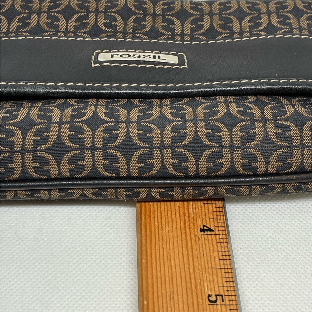 Fossil 8” Wristlet Wallet With Card Holders And Zippered Pocket - Picture 7 of 11